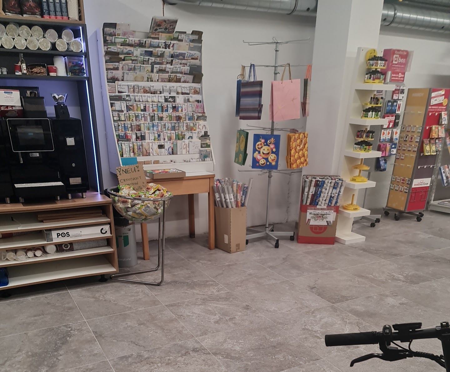 Grußkarten, Geschenktaschen und Geschenkpapier